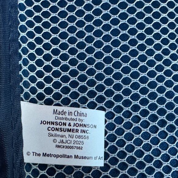 BAND-AID x THE MET Travel Case, Under the Wave Off Kanagawa - Picture 11 of 16